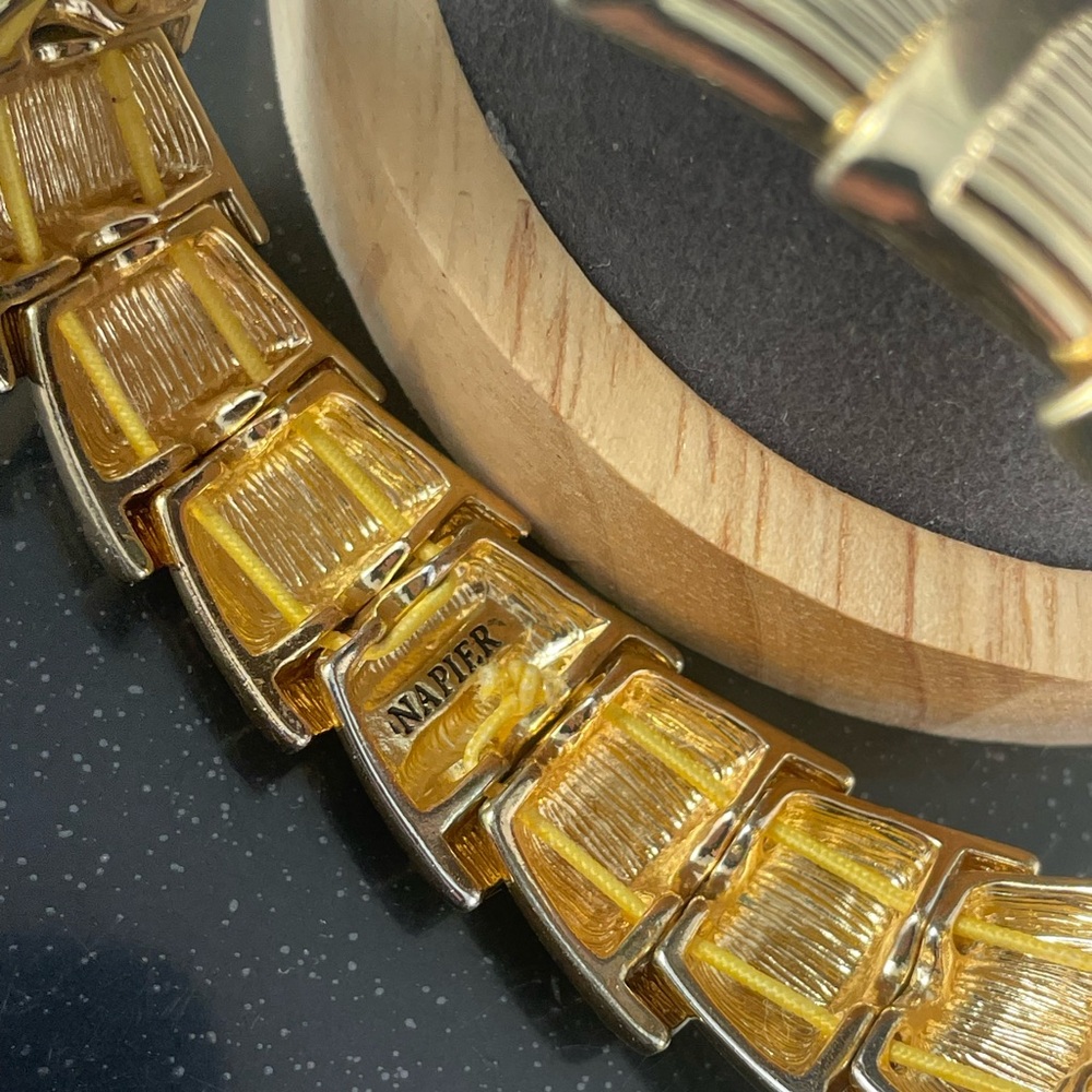 Elegant Gold Bracelet Napier - Picture 3 of 3